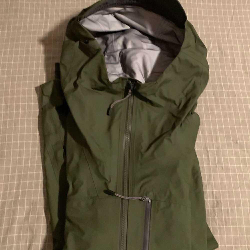 Gore text rain jacket 
Great condition!